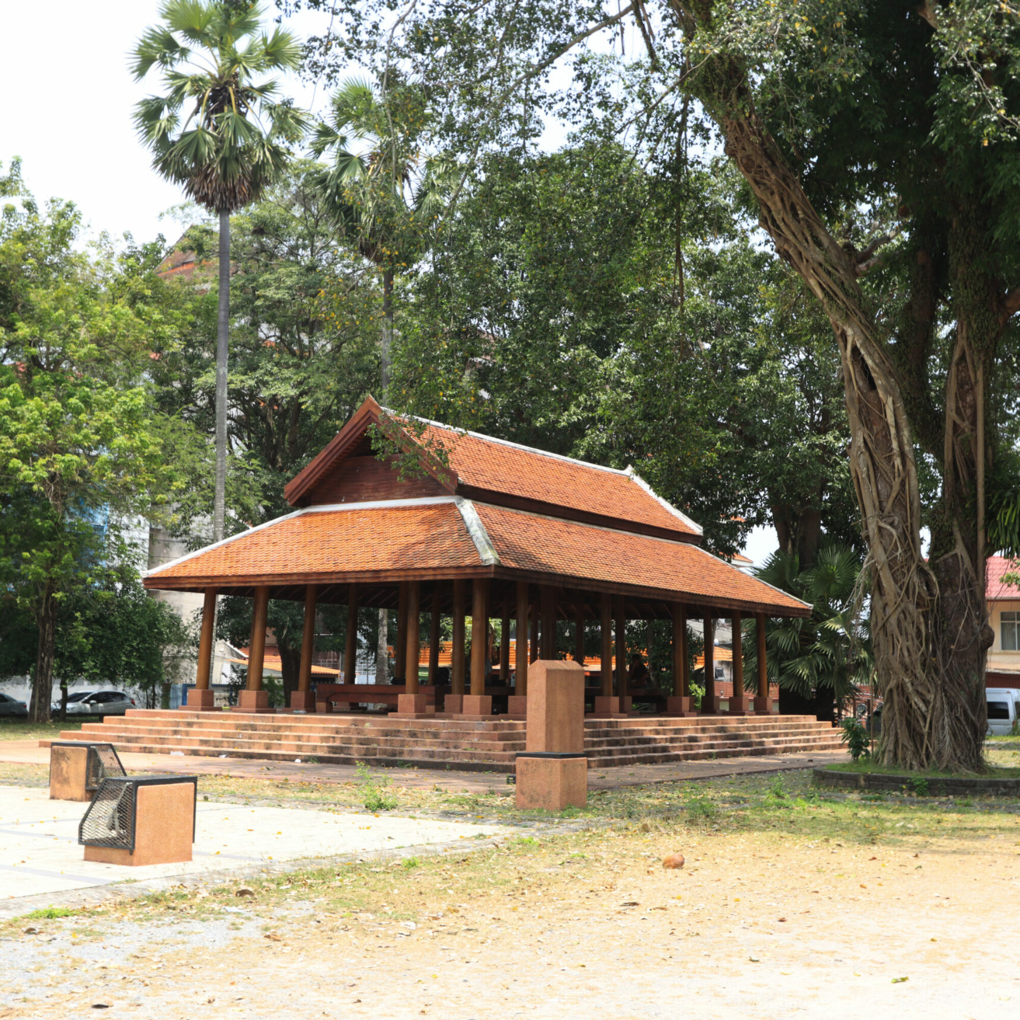 หลาโดหก (ศาลาประดู่หก)