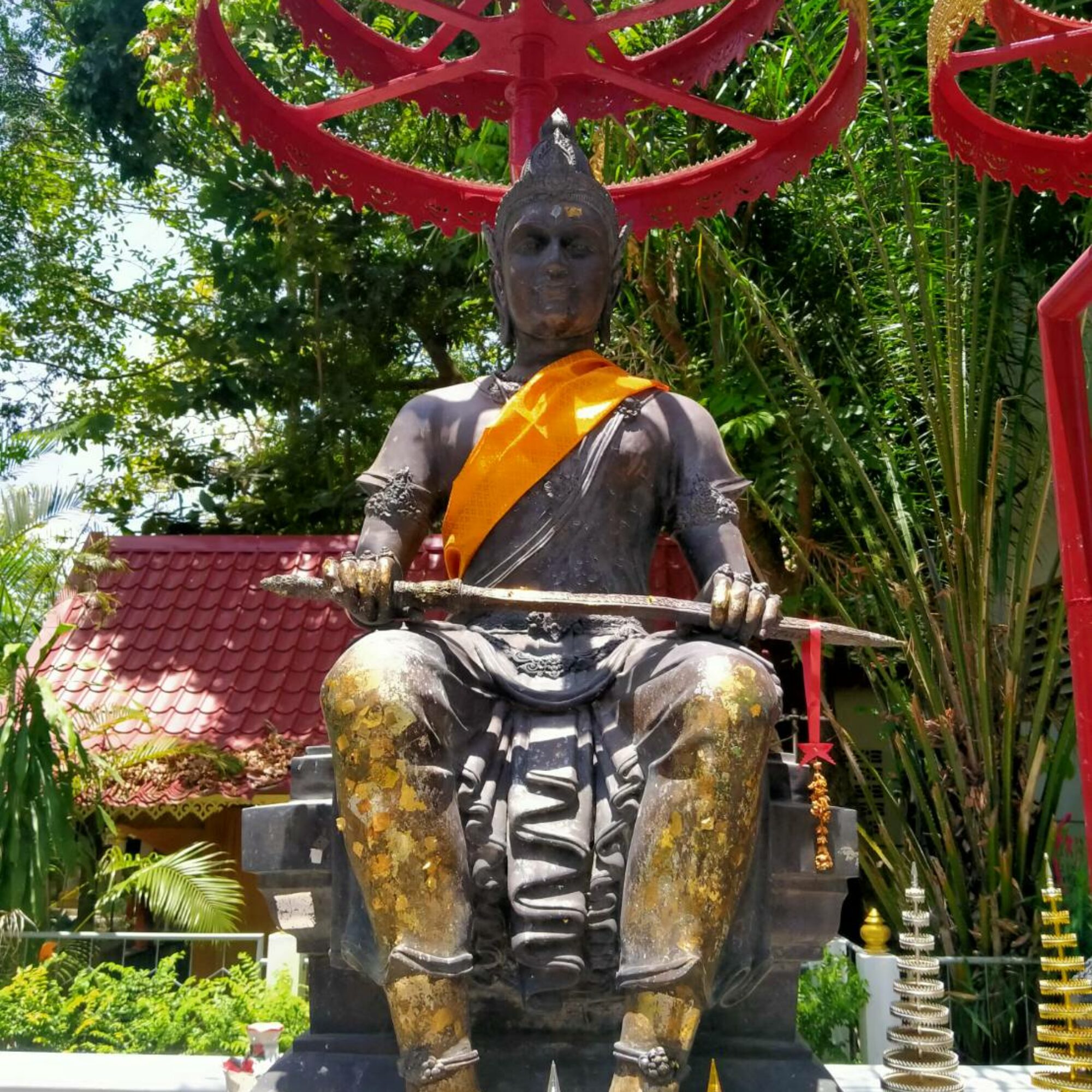 พระอนุสาวรีย์สมเด็จพระเจ้าศรีธรรมโศกราช วัดพระมหาธาตุวรมหาวิหาร จ.นครศรีธรรมราช