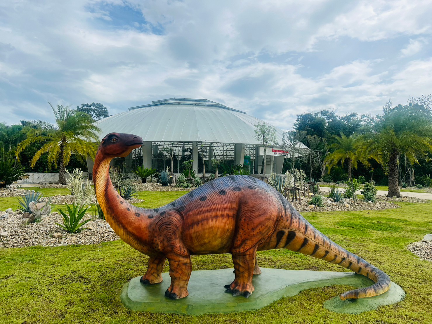 You are currently viewing โดมกระบองเพชรที่ใหญ่ที่สุดของภาคใต้ “Bota Cactus Dome” อุทยานพฤกษศาสตร์ มหาวิทยาลัยวลัยลักษณ์
