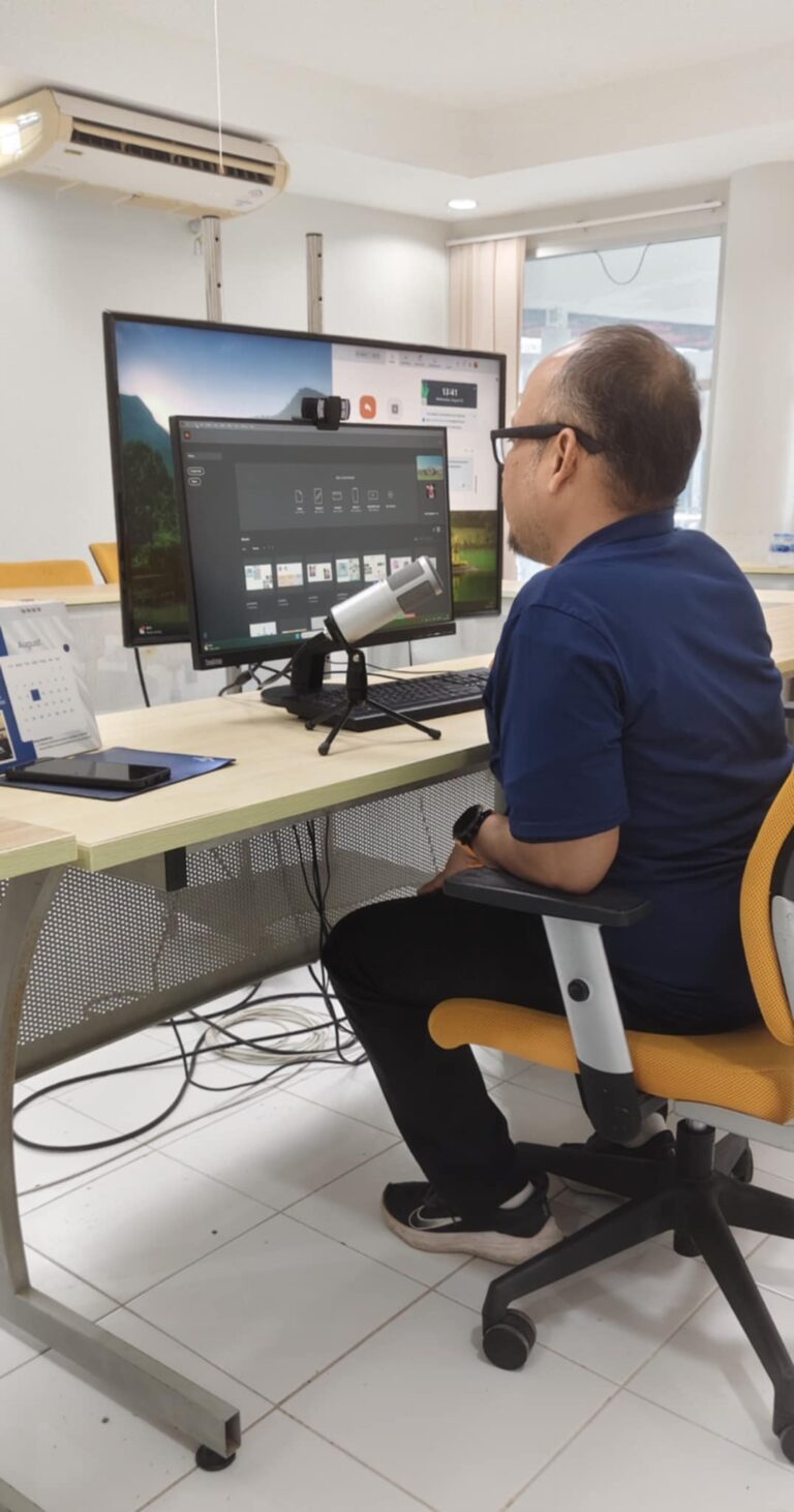 ศูนย์บรรณสารและสื่อการศึกษาได้จัดอบรมหลักสูตร "เรียนรู้เครื่องมือที่ใช้ในการออกแบบและตกแต่งภาพ ด้วยโปรแกรม Adobe Illustrator"