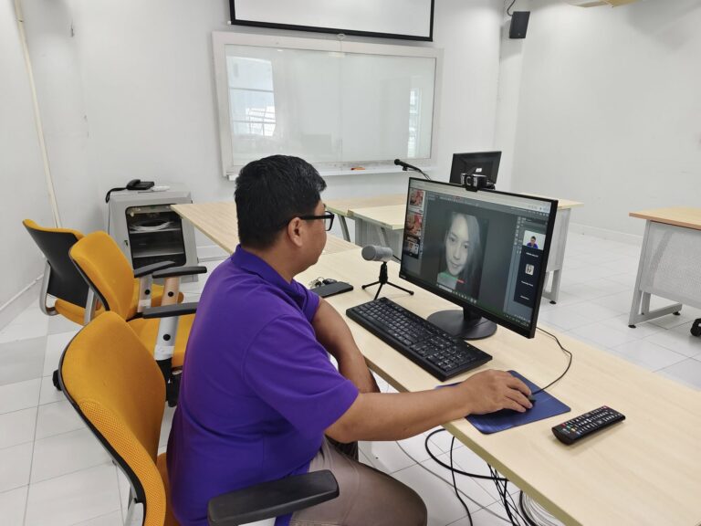 ศูนย์บรรณสารและสื่อการศึกษาได้จัดอบรมหลักสูตร "เรียนรู้เครื่องมือที่ใช้ในการออกแบบและตกแต่งภาพ ด้วยฟรีแวร์ Photo Pea"