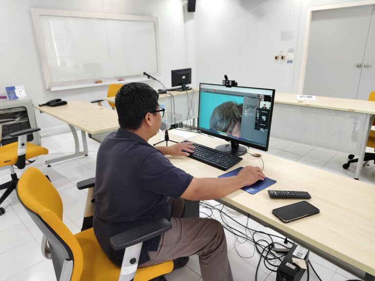 ศูนย์บรรณสารและสื่อการศึกษาได้จัดอบรมหลักสูตร "เรียนรู้เครื่องมือที่ใช้ในการออกแบบและตกแต่งภาพ ด้วยฟรีแวร์ Photo Pea"