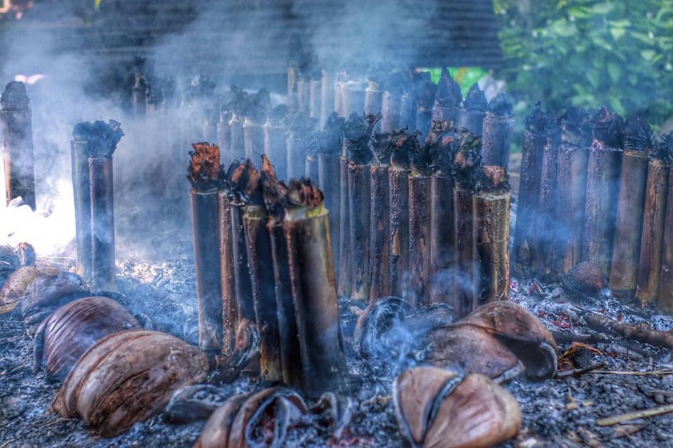 เดือนสามหลามเหนียว