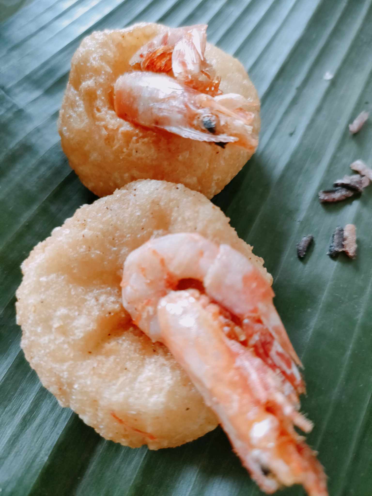 ขนมปะดากุ้ง หรือ ขนมปะดาไทย ขนมในประเพณีให้ทานไฟ