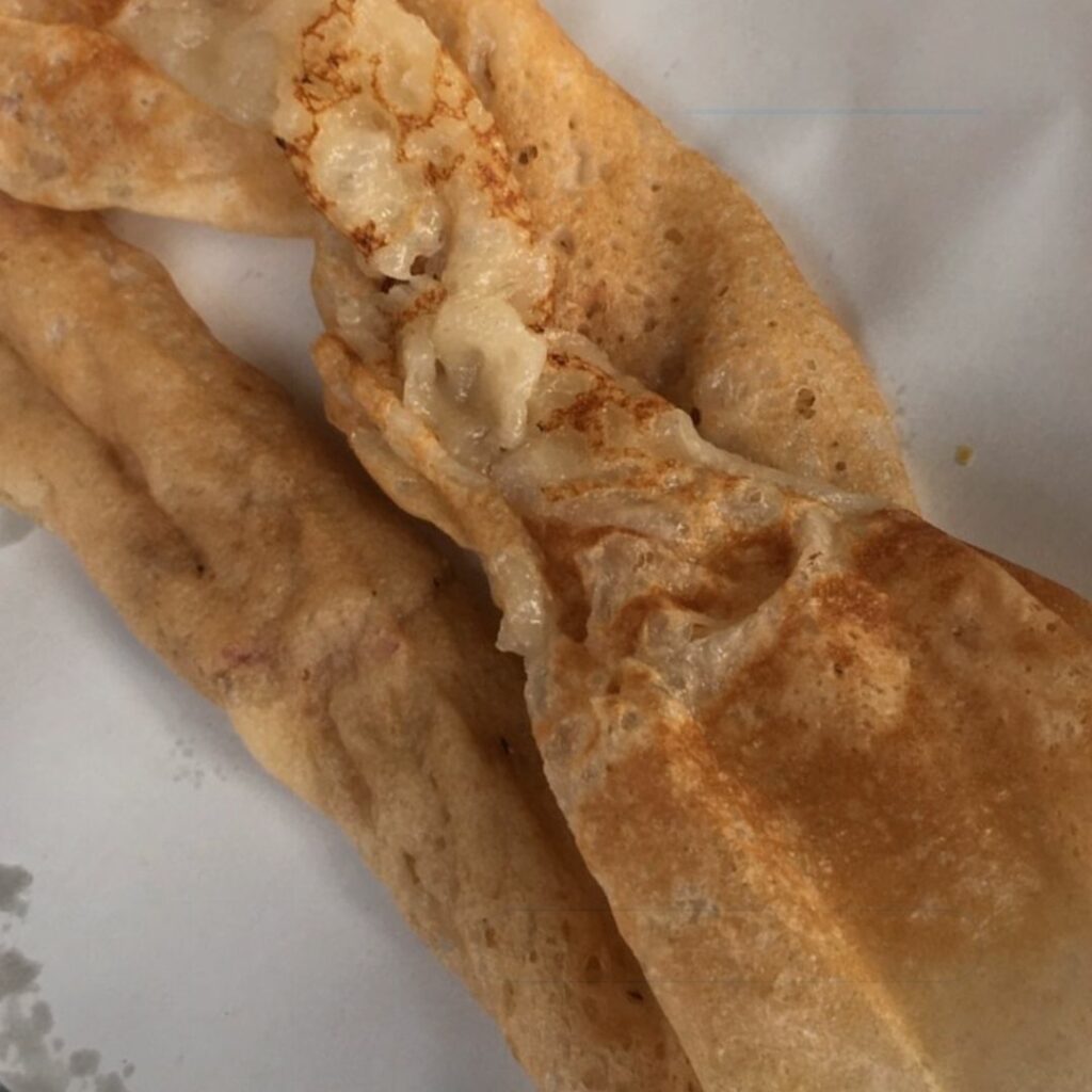 ขนมกรอก พร้อมรับประทาน หอม นุ่ม อร่อย