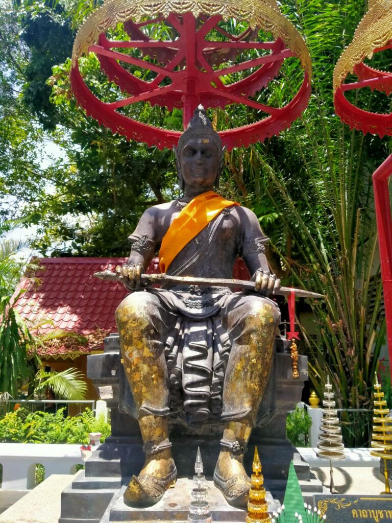 Read more about the article พระอนุสาวรีย์สมเด็จพระเจ้าศรีธรรมโศกราช วัดพระมหาธาตุวรมหาวิหาร จ.นครศรีธรรมราช