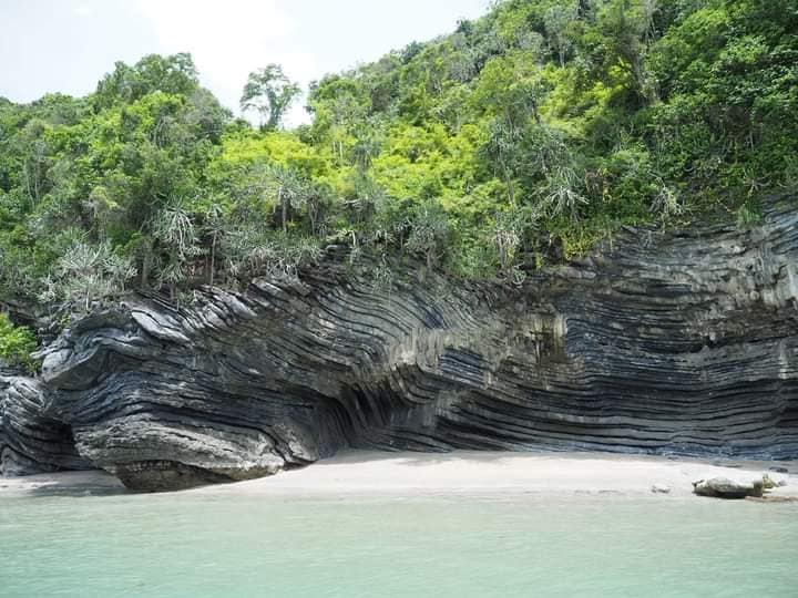 เขาหินพับผ้า