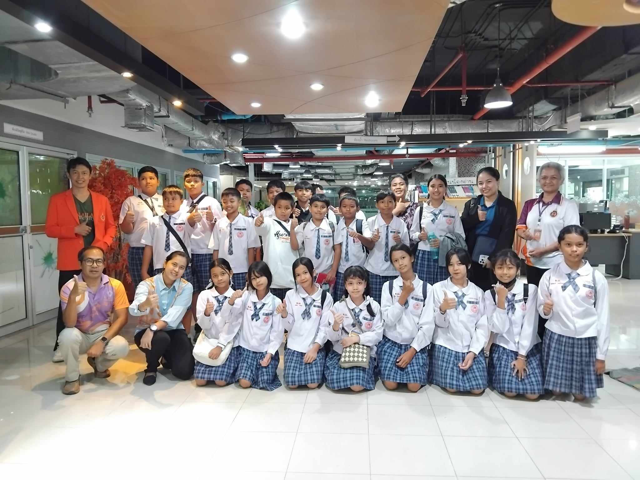 นักเรียน ป.5 โรงเรียนพิมพ์มณี ทัศนศึกษาศูนย์บรรณสารและสื่อการศึกษา